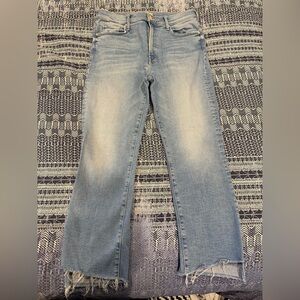 Mother insider crop step fray